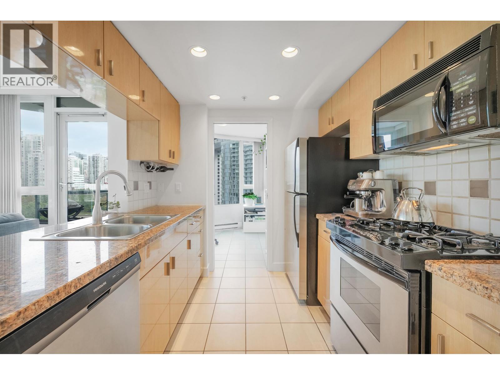 Property image for 1101 1033 MARINASIDE CRESCENT|Vancouver, British Columbia V6Z3A3