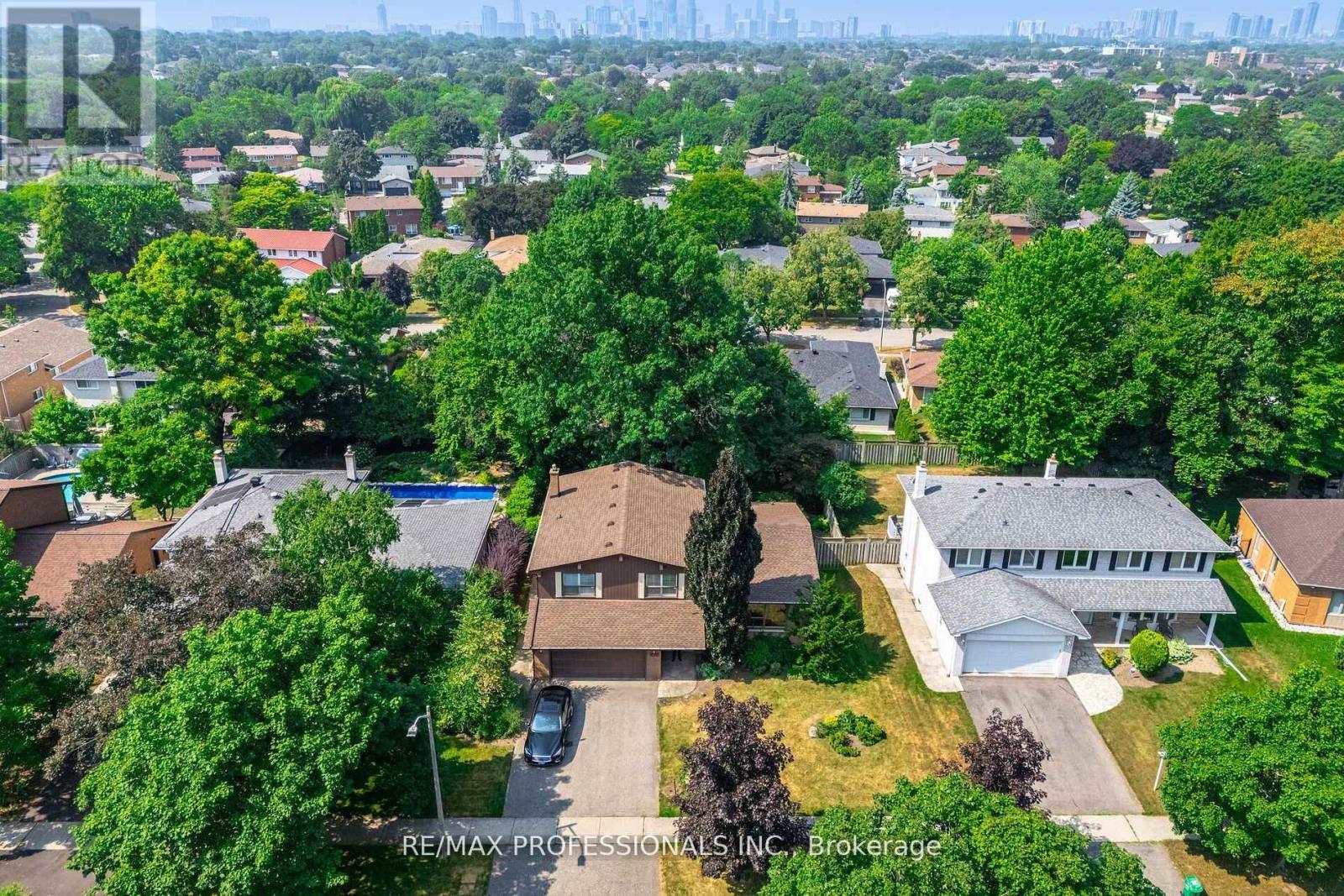 Property image for 3667 BEECHOLLOW CRESCENT|Mississauga (Applewood), Ontario L4Y3T3