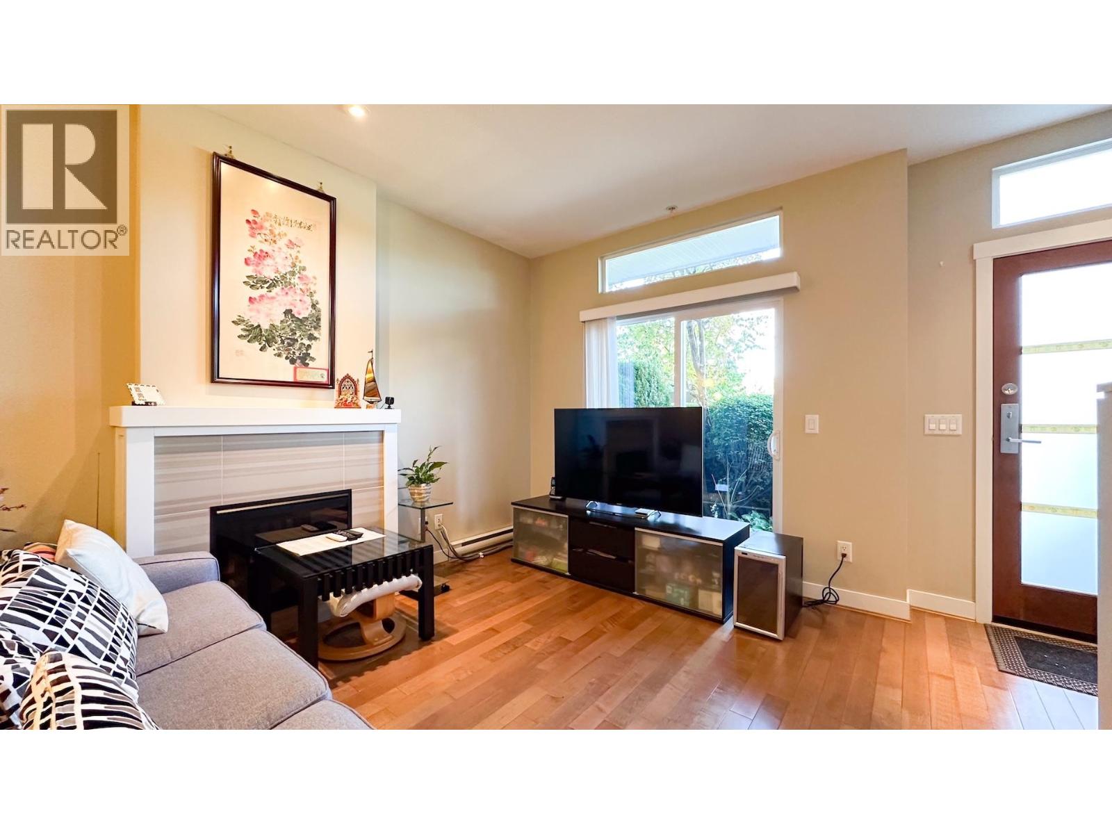 22 3788 LAUREL STREET|Burnaby, British Columbia V5G1M7