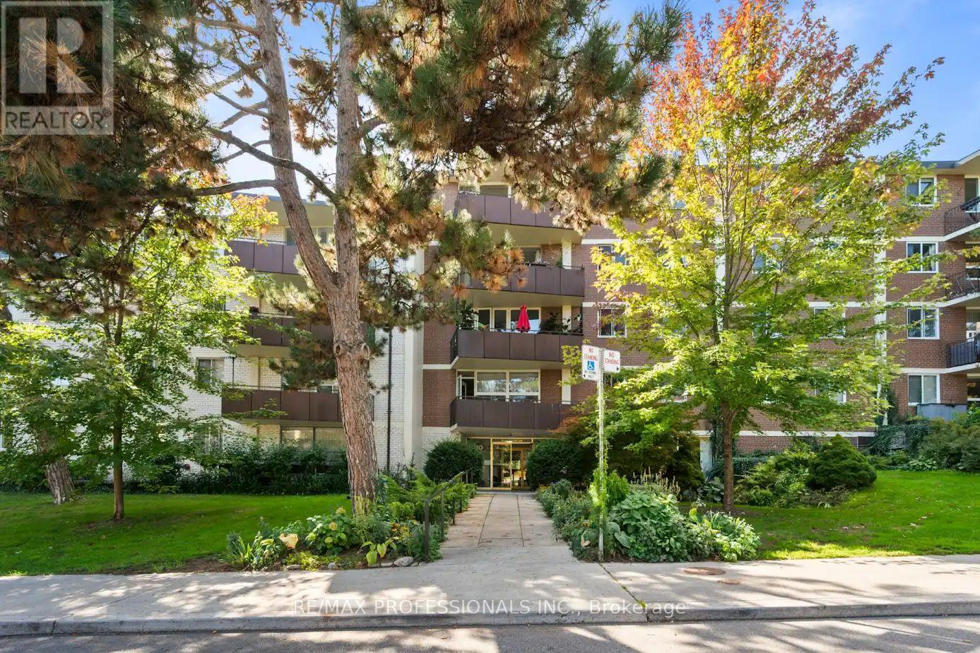 Property image for 4 - 80 COE HILL DRIVE|Toronto (High Park-Swansea), Ontario M6S3C9