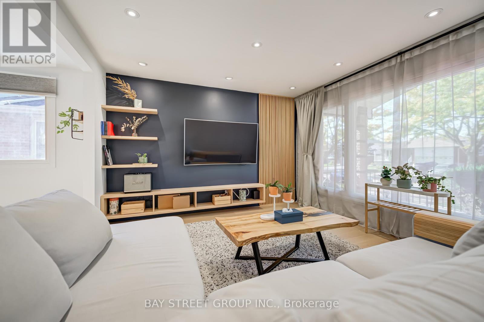 Property image for 3420 CHARMAINE HEIGHTS|Mississauga (Mississauga Valleys), Ontario L5A3C1