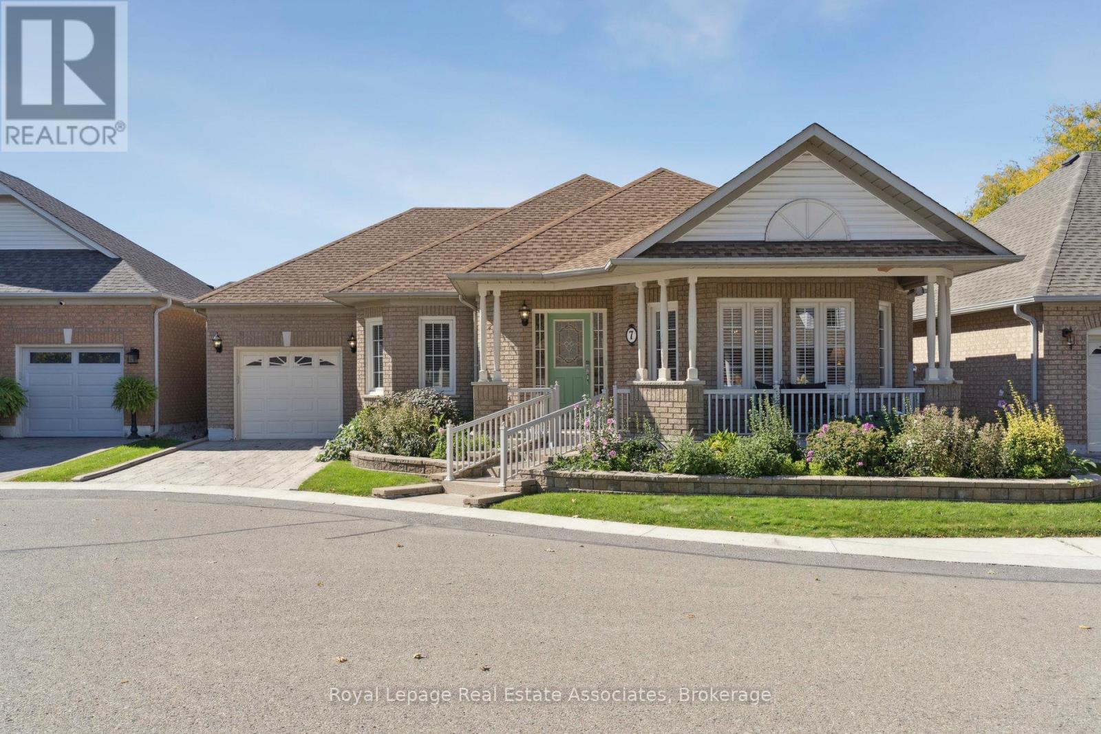 7 POWDER MILL COURT|Brampton (Sandringham-Wellington), Ontario L6R1W5