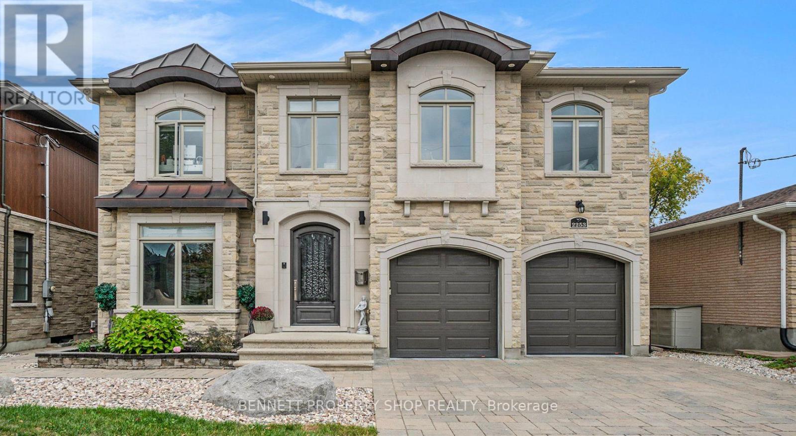 2253 PROSPECT AVENUE|Ottawa, Ontario K1H7G2