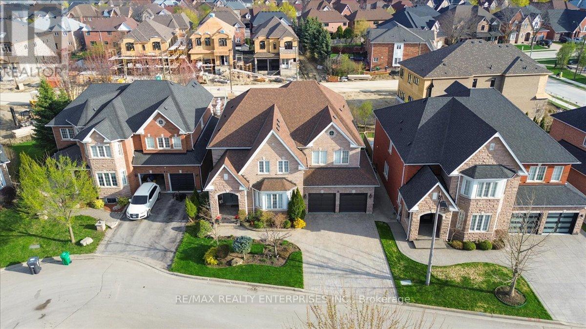 Property image for 18 SOUTHCREST COURT|Brampton (Vales of Castlemore), Ontario L6P1T6