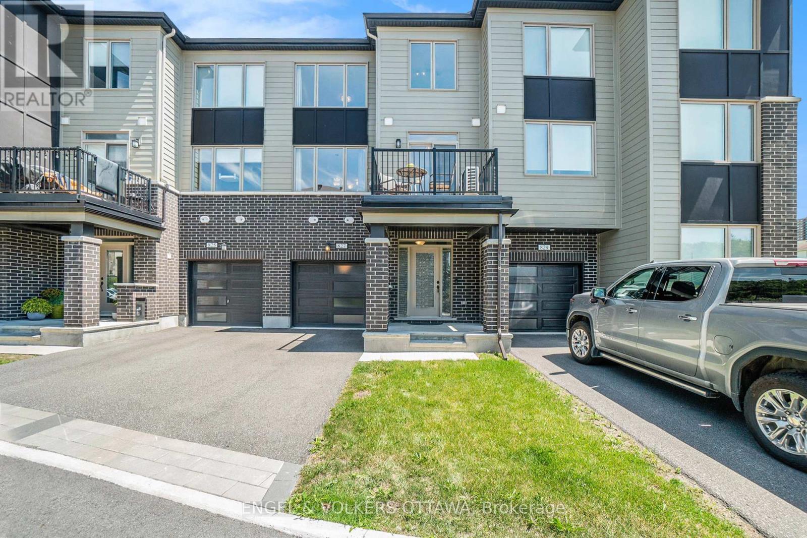 Property image for 827 KINIW PRIVATE|Ottawa, Ontario K1K5A3