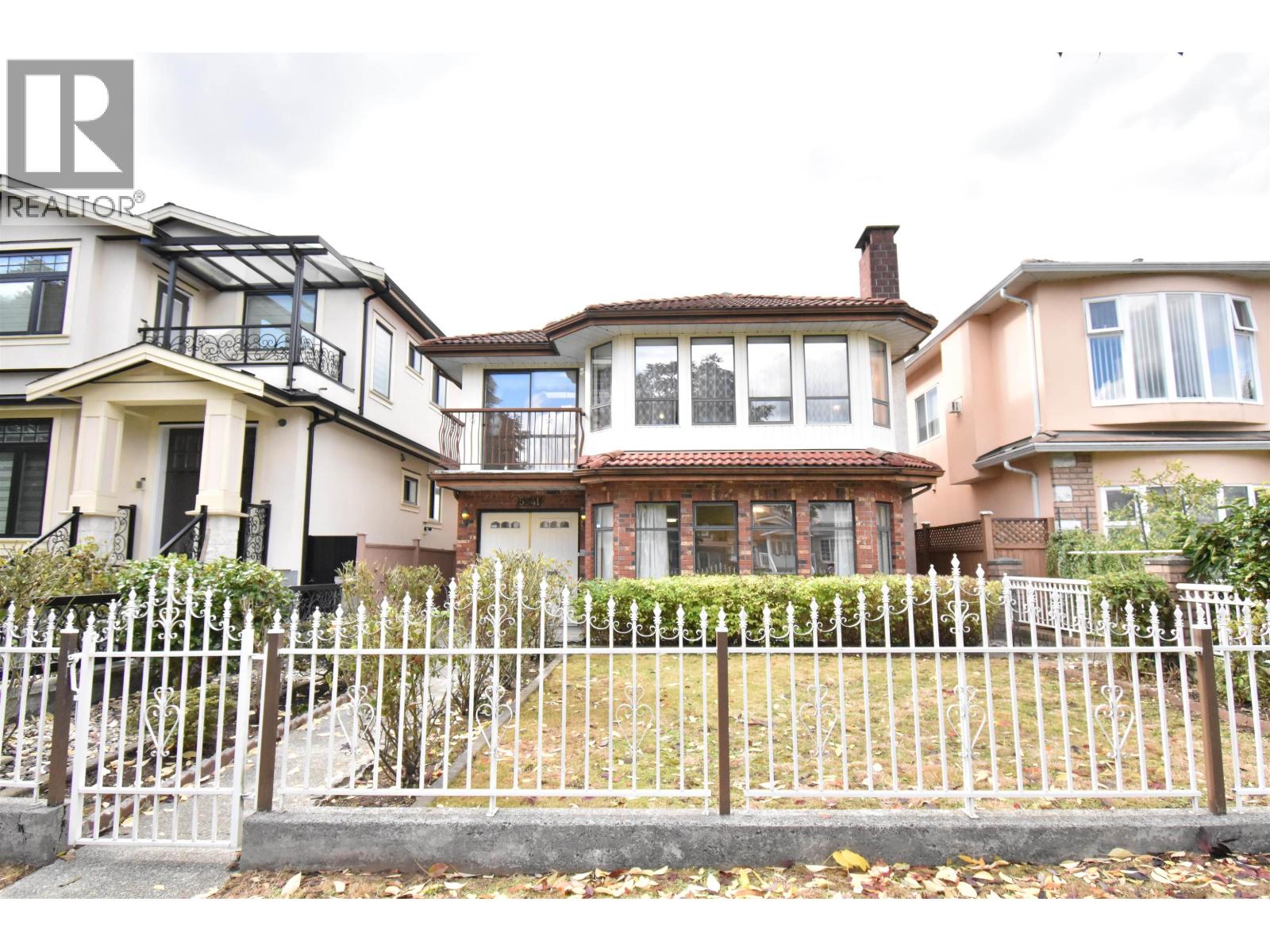 5541 BRUCE STREET|Vancouver, British Columbia V5P3M5