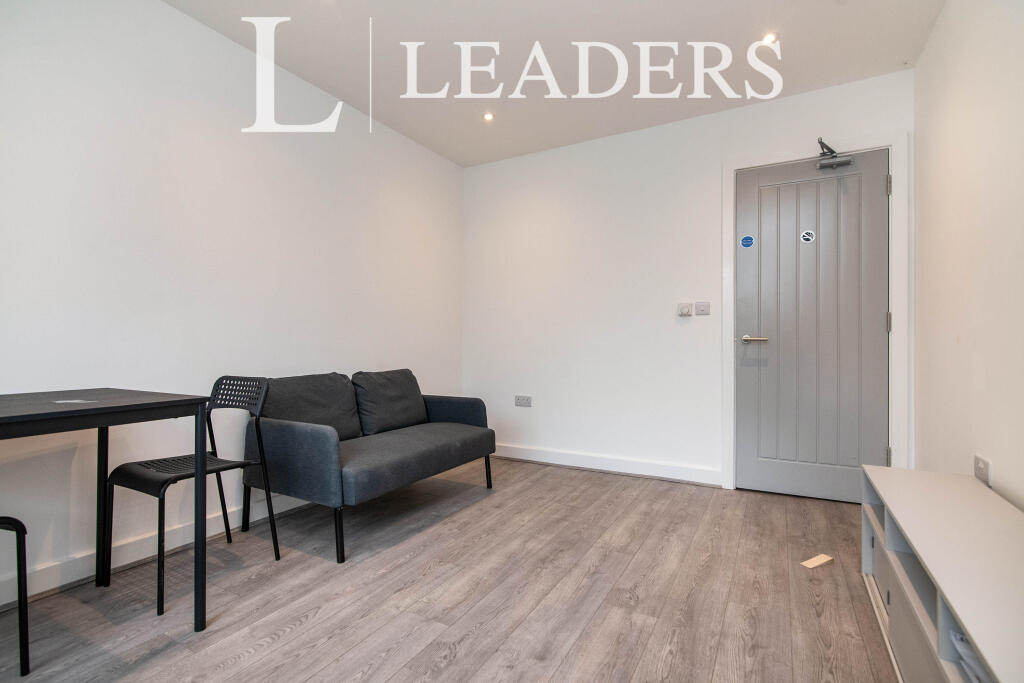 Additional image 5 of Room 3, Adams Hill, B32