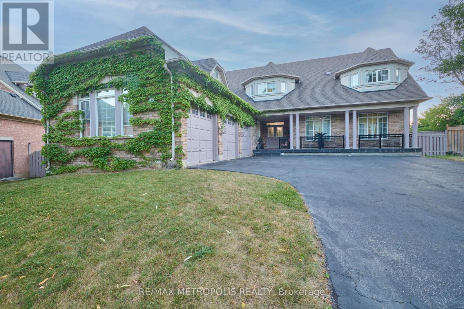 Property image for 4 CHAMPION COURT|Brampton (Credit Valley), Ontario L6Y5G9