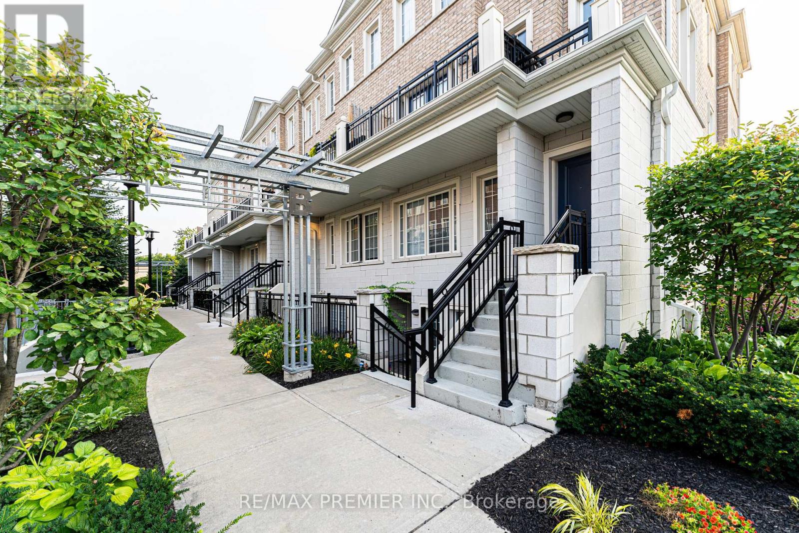Property image for B02 - 26 BRUCE STREET|Vaughan (East Woodbridge), Ontario L4L1J4