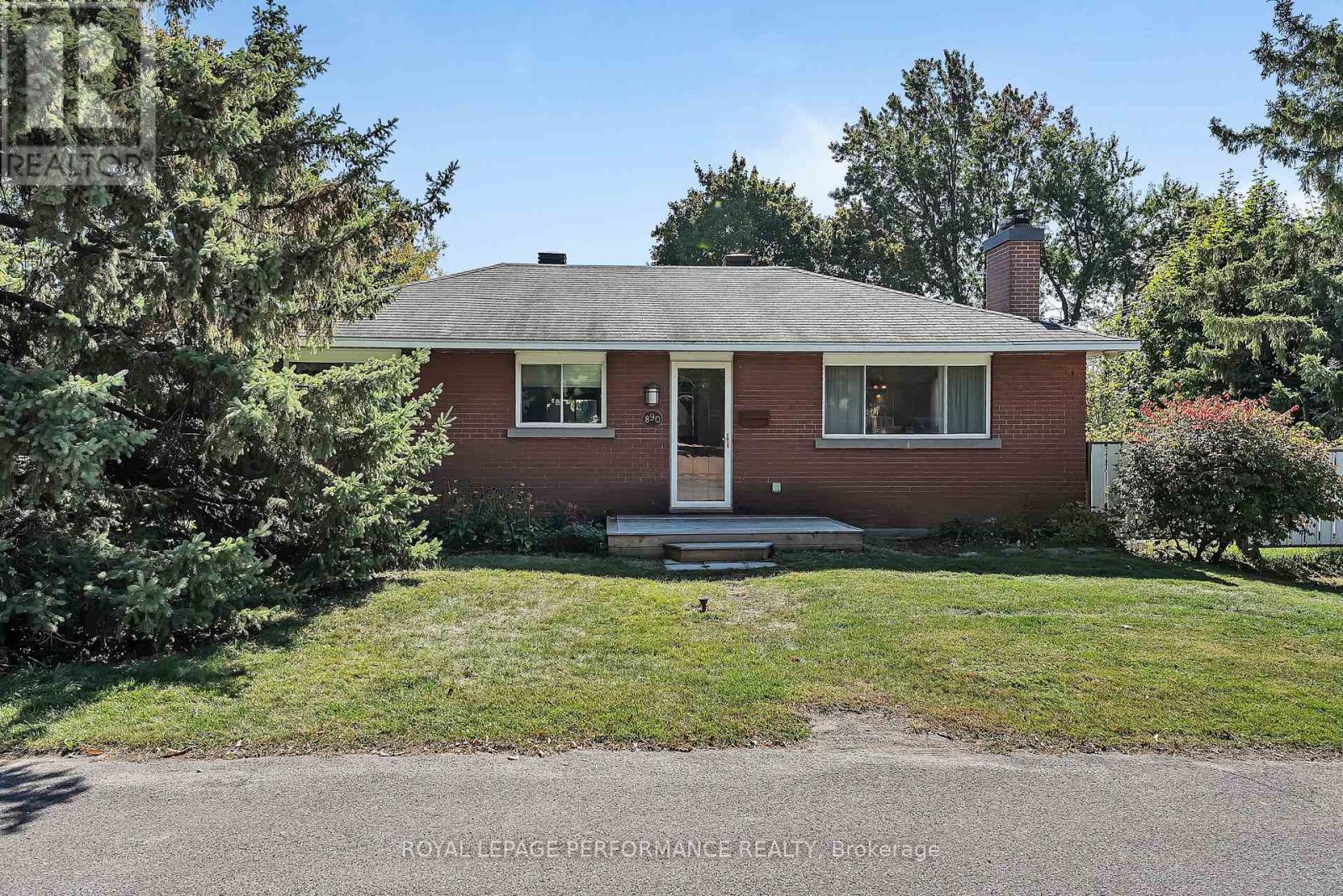 Property image for 890 BERMUDA AVENUE|Ottawa, Ontario K1K0V9