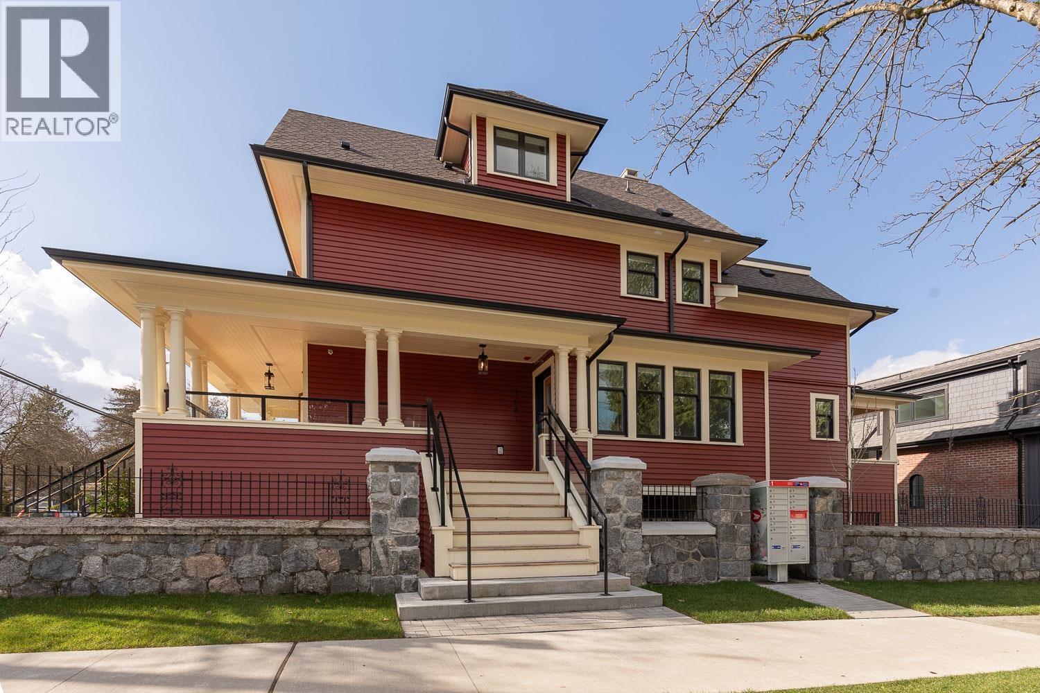 1081 SEMLIN DRIVE|Vancouver, British Columbia V5L2N6