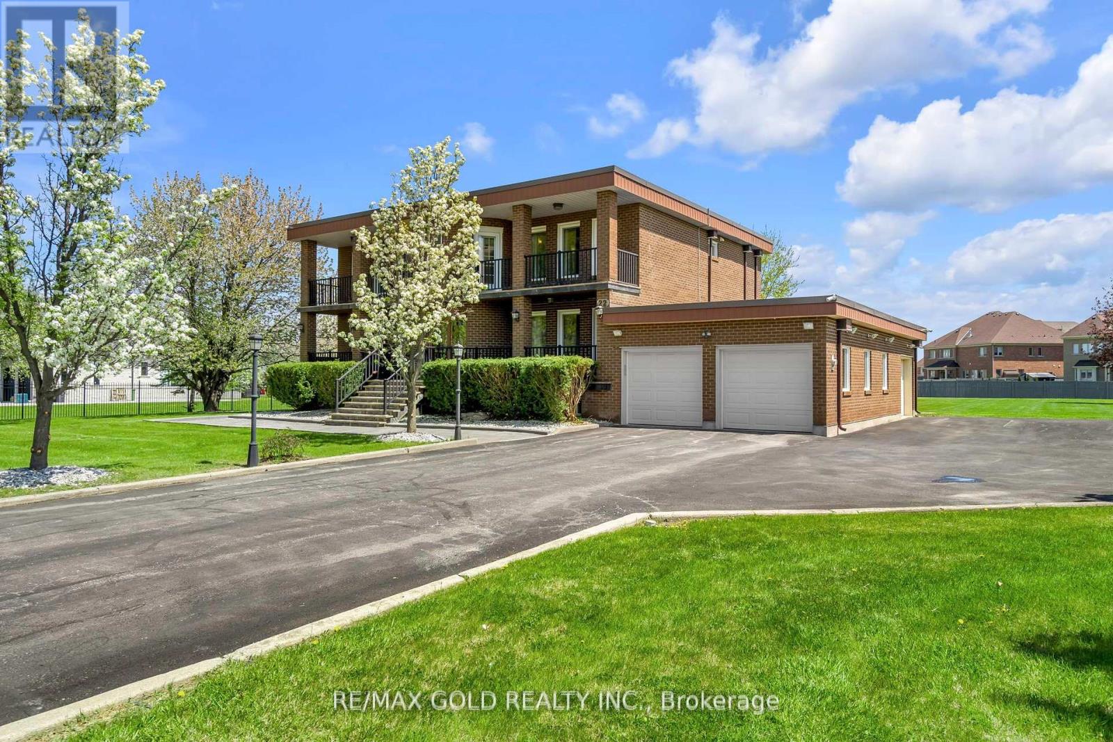 Property image for 22 TORTOISE COURT|Brampton (Vales of Castlemore), Ontario L6P0A1