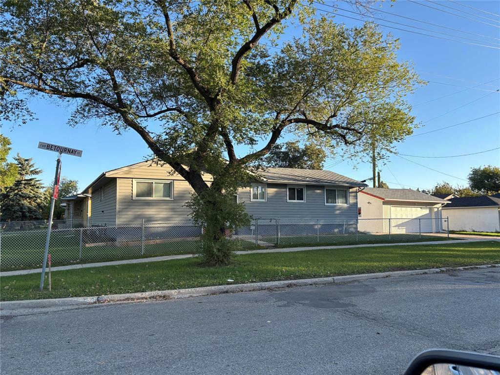 Property image for 963 Autumnwood Drive|Winnipeg, Manitoba R2J1C3