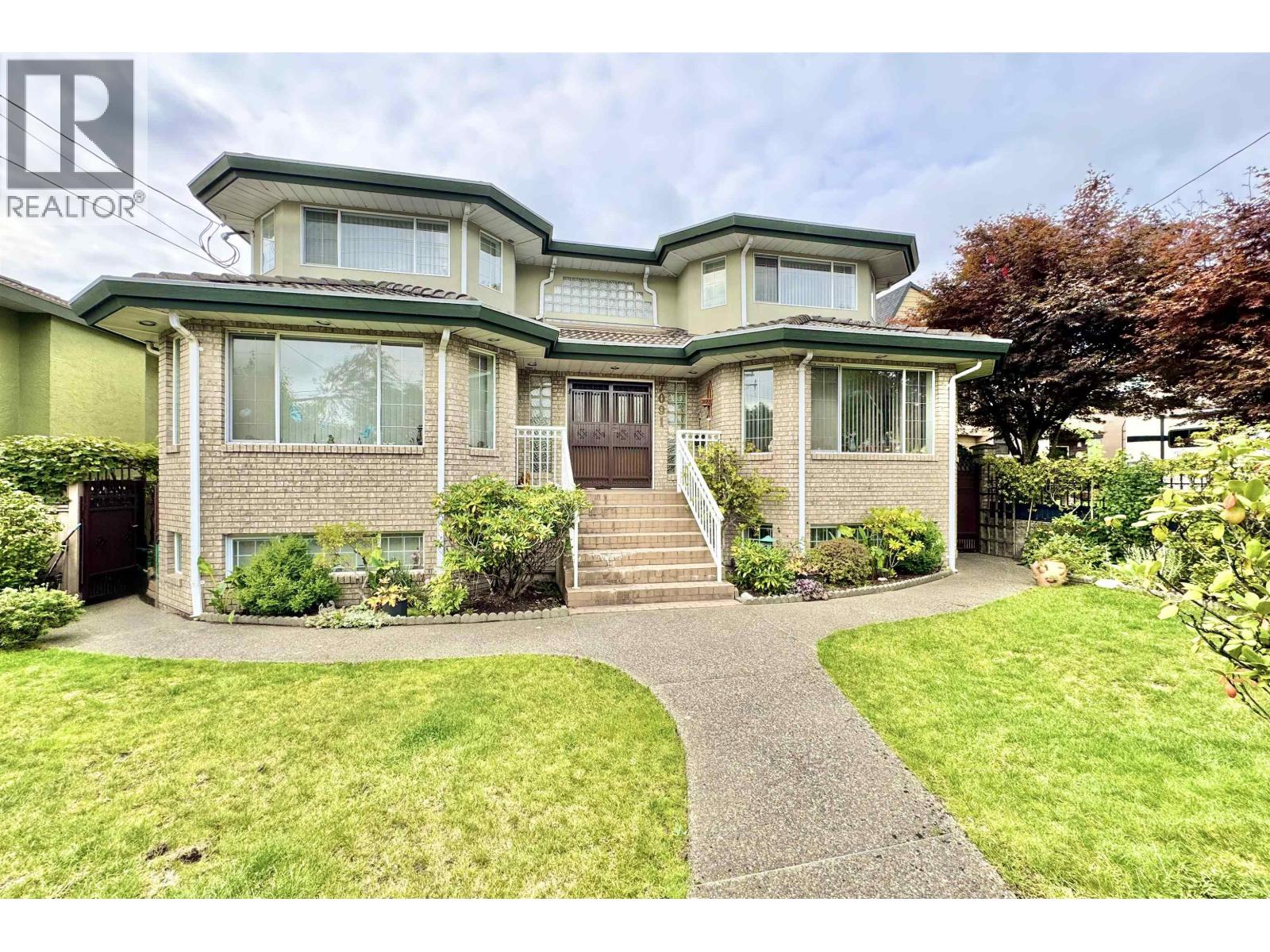 7091 SUSSEX AVENUE|Burnaby, British Columbia V5J3V4