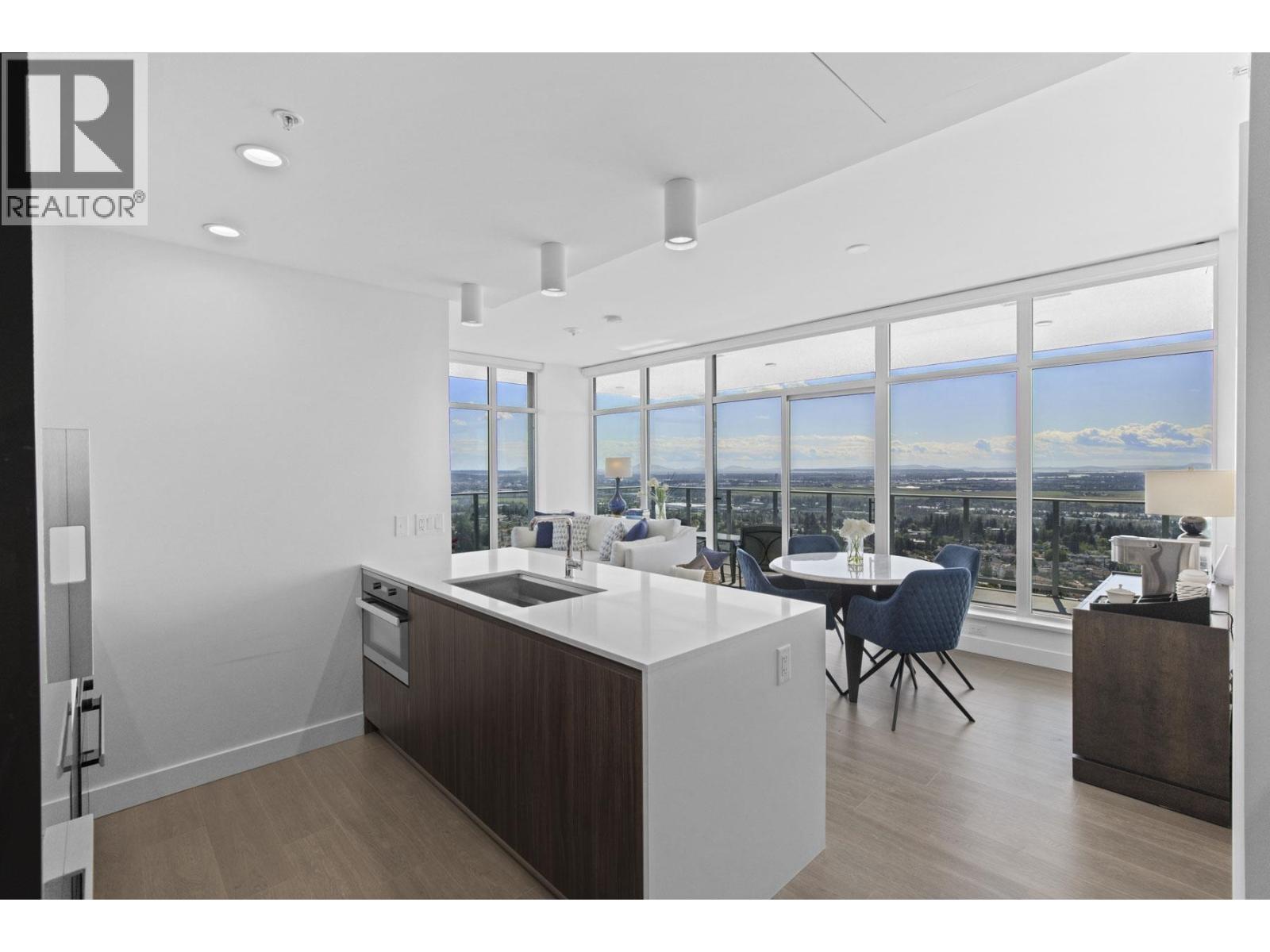 2504 6511 SUSSEX AVENUE|Burnaby, British Columbia V5H0K5