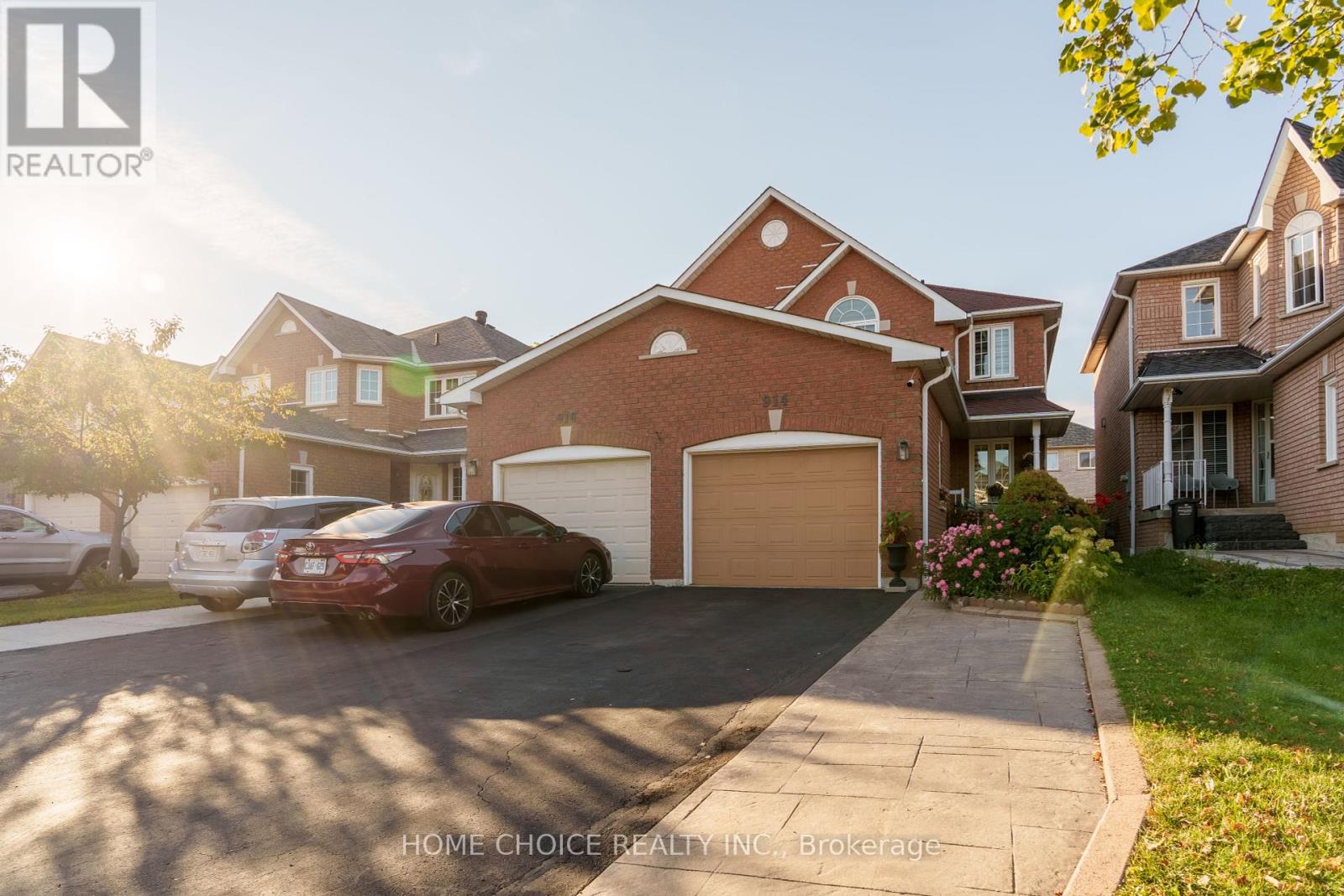 Property image for 914 APPLECROFT CIRCLE|Mississauga (East Credit), Ontario L5V2A7