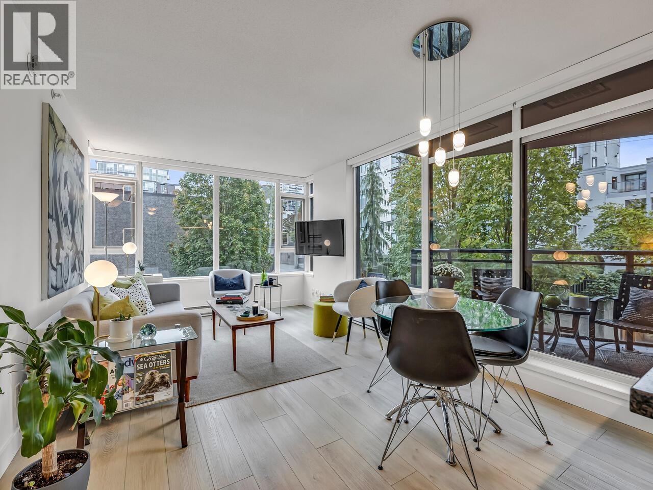 301 1650 W 7TH AVENUE|Vancouver, British Columbia V6J5N1