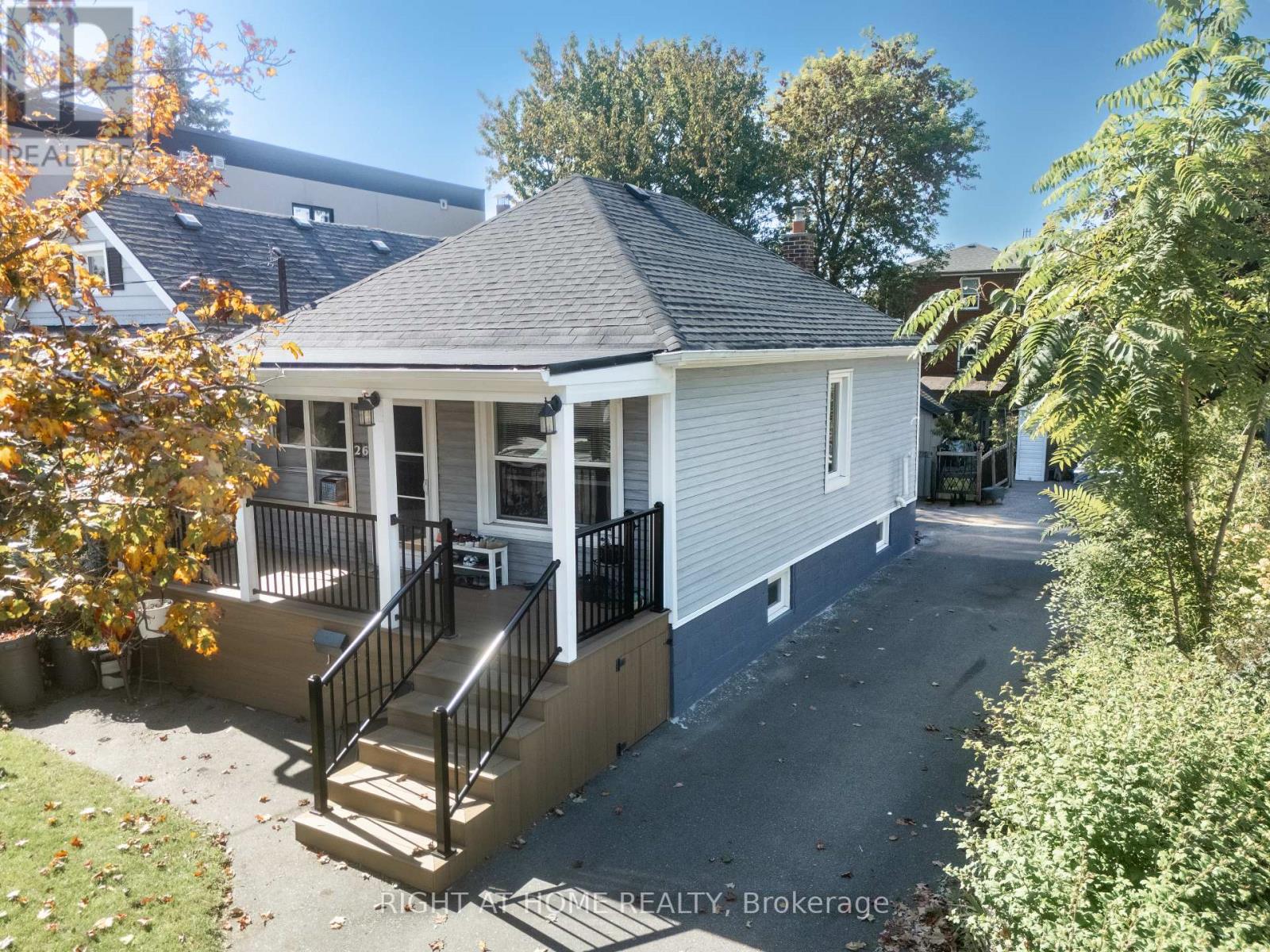 Property image for 26 SIXTEENTH STREET|Toronto (New Toronto), Ontario M8V3J8