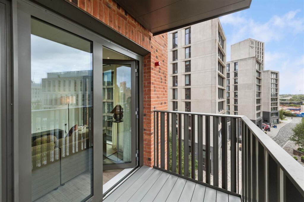 Additional image 15 of Glasswater Locks, Birmingham