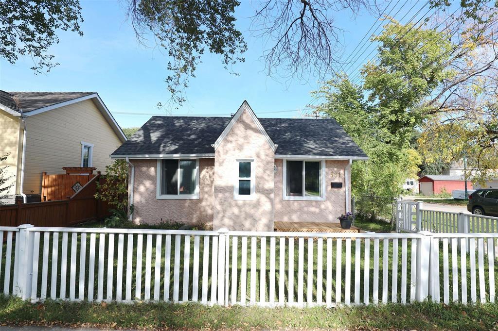 Property image for 361 Belmont Avenue|Winnipeg, Manitoba R2V0Y9