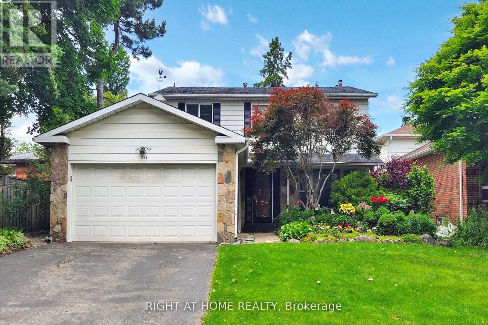 Property image for 1924 STEEPBANK CRESCENT|Mississauga (Applewood), Ontario L4X1T8