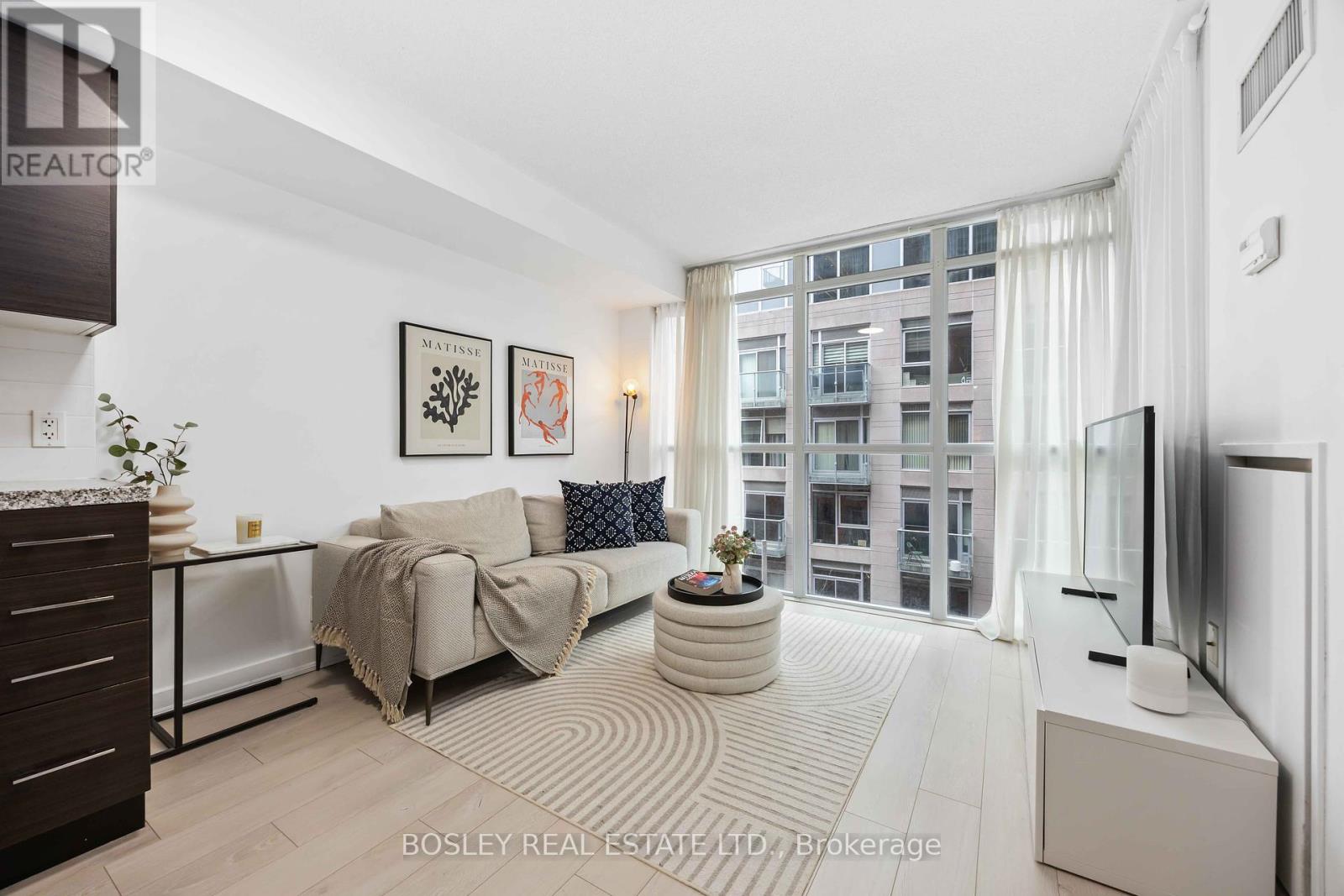 Property image for 512 - 21 NELSON STREET|Toronto (Waterfront Communities), Ontario M5V3H9