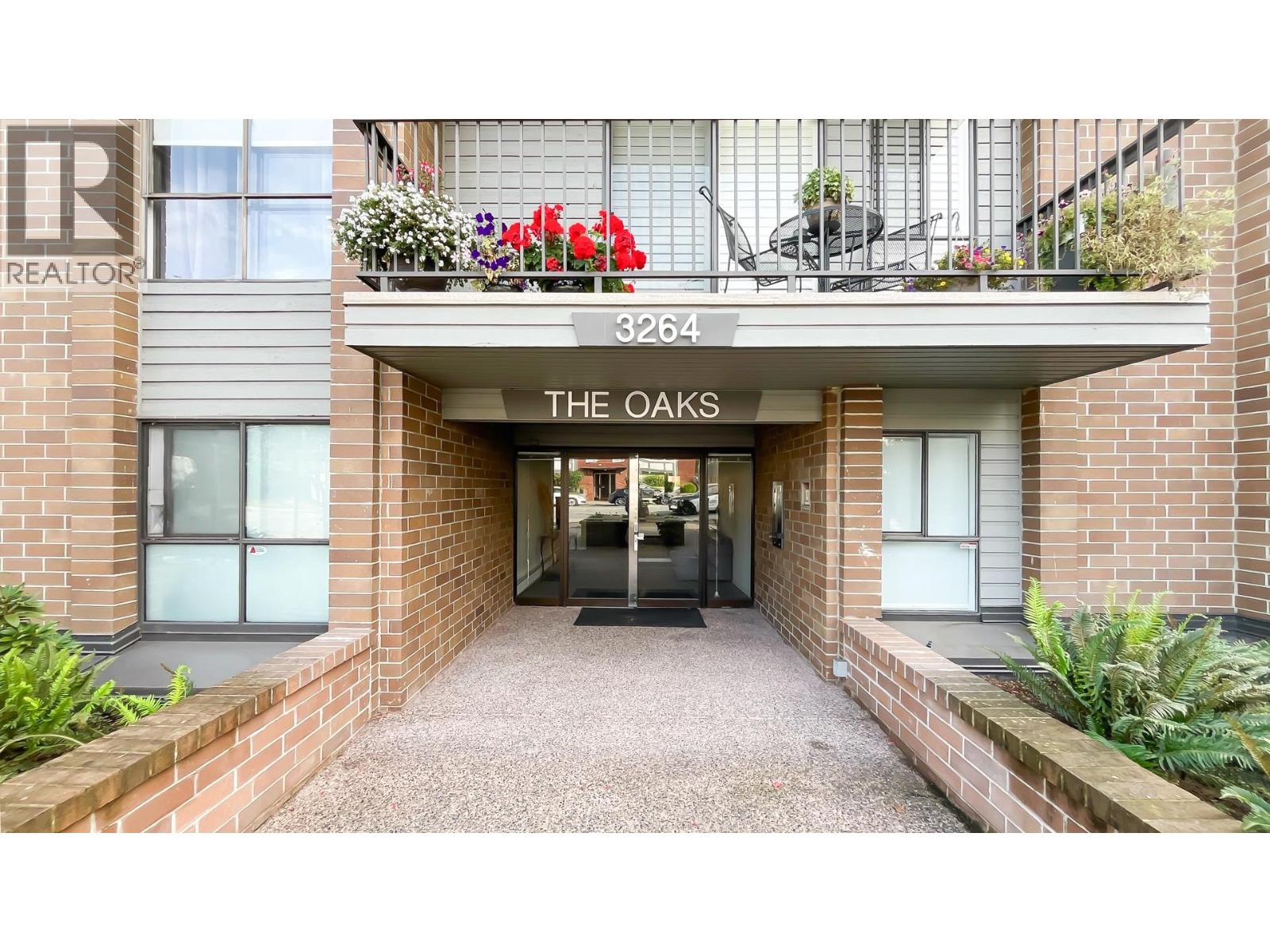 205 3264 OAK STREET|Vancouver, British Columbia V6H2L3