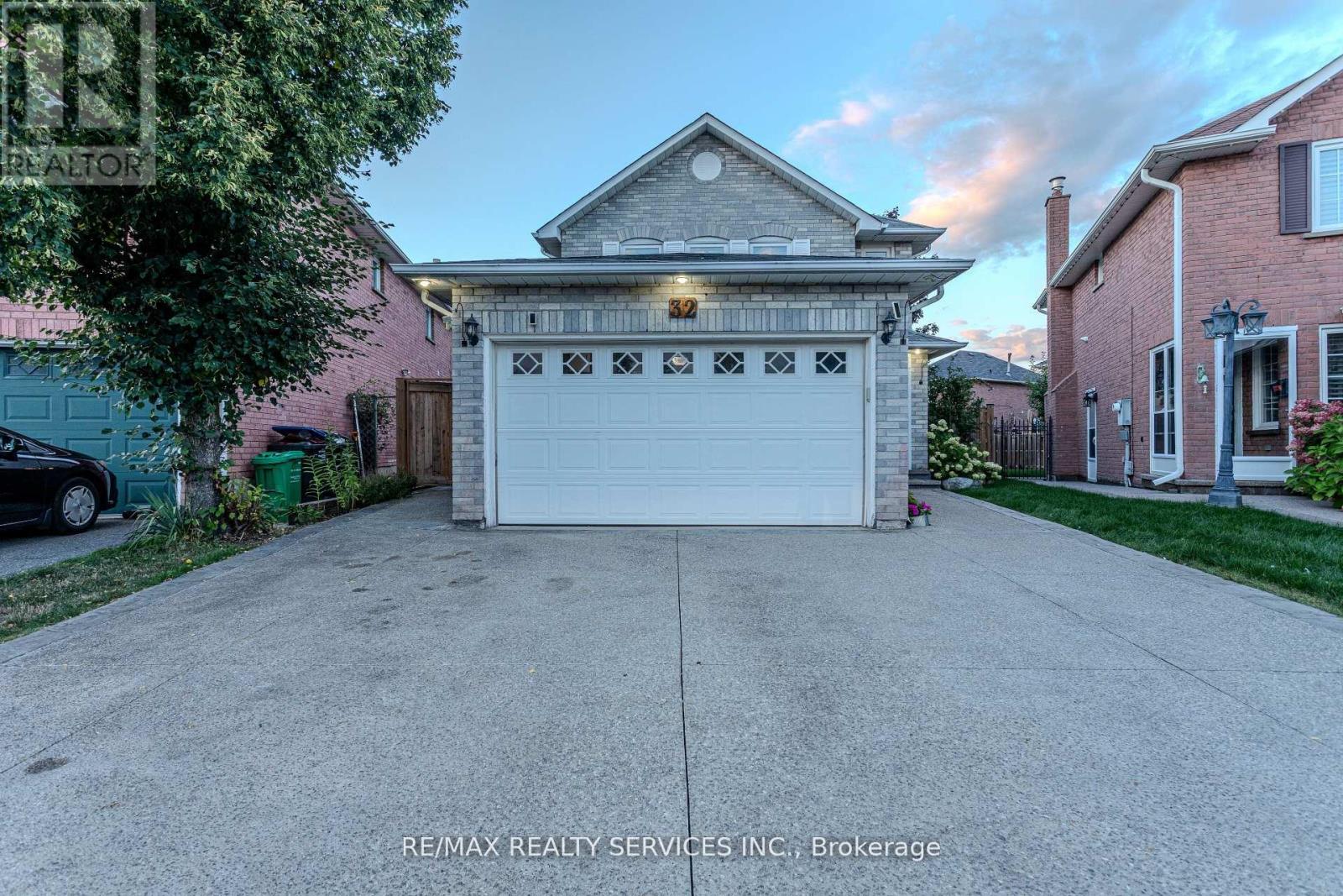 Property image for 32 HEDDON COURT|Brampton (Heart Lake East), Ontario L6Z4H2