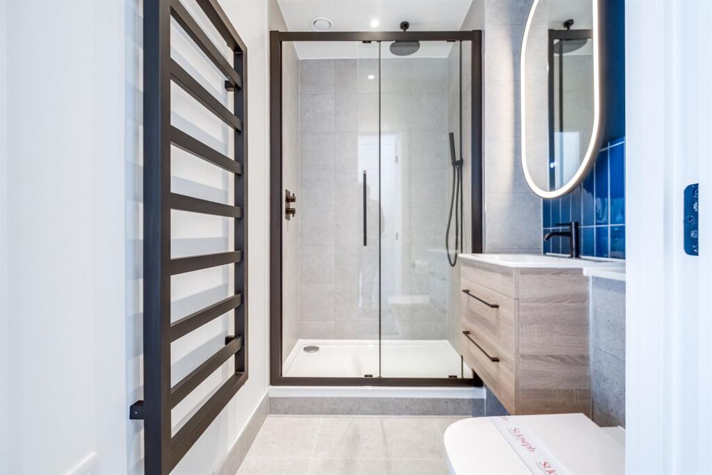 Additional image 9 of Belmont Wharf, Glasswater Locks, B4