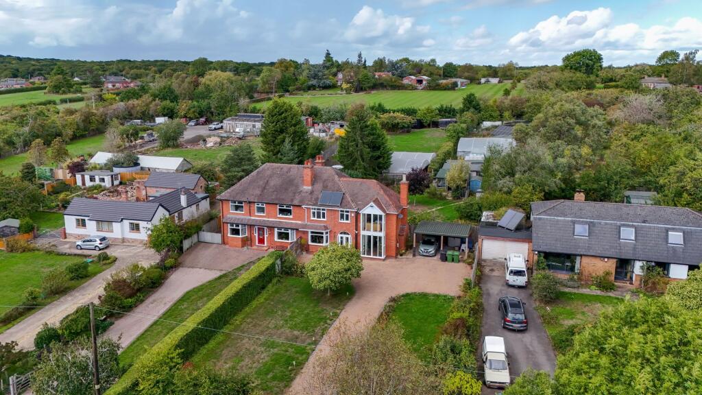 Victoria Road, Dodford, B61