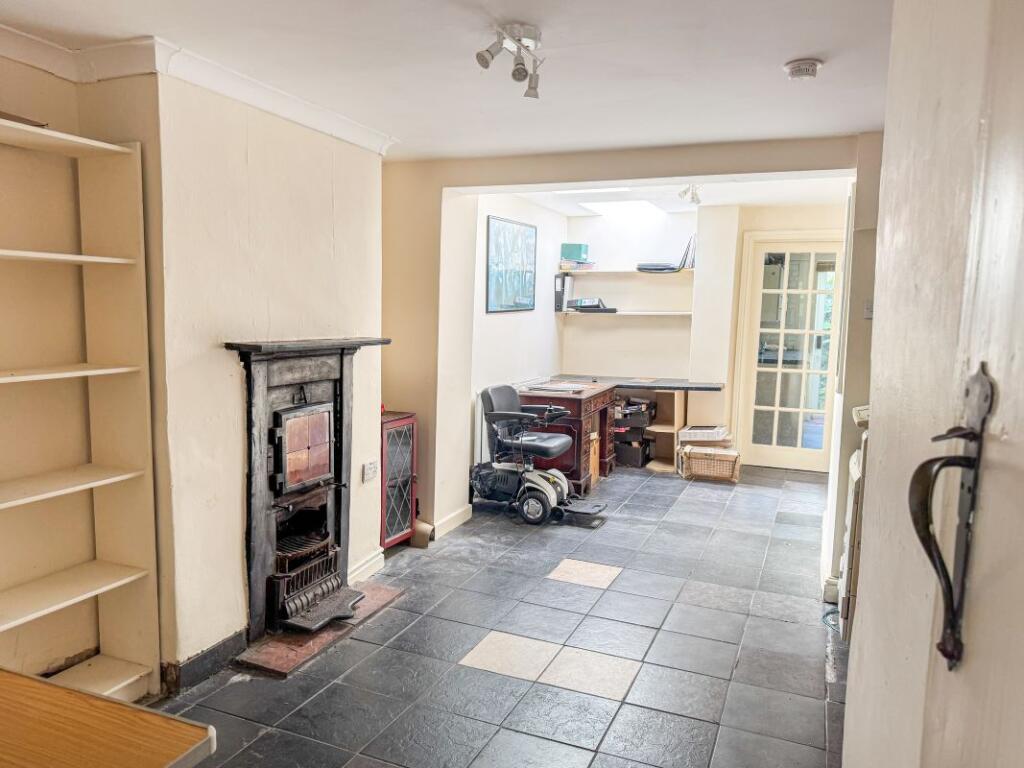 Additional image 4 of 46 Hanbury Road, Stoke Heath, Bromsgrove, Worcestershire, B60 4LU