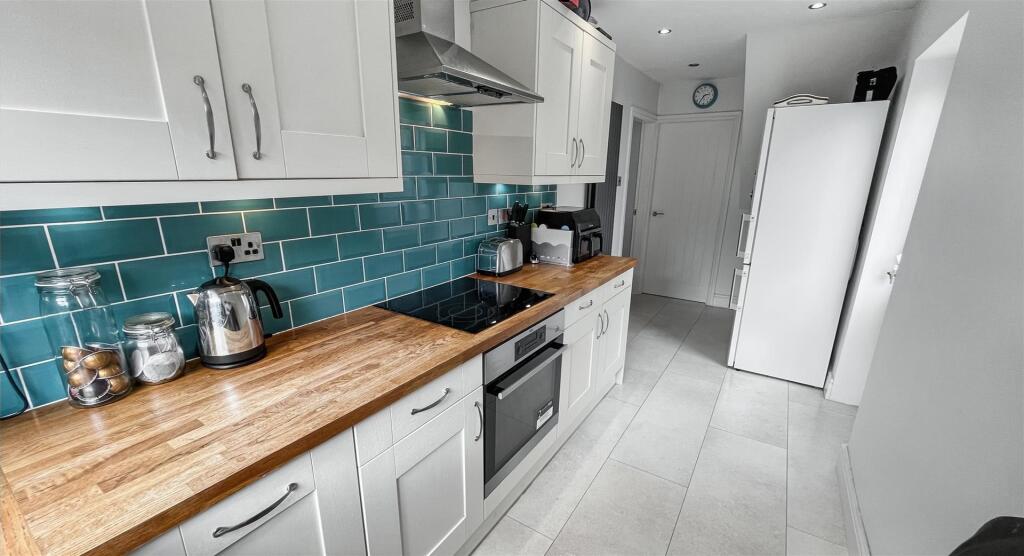 Additional image 5 of Woodleaves, Hollywood