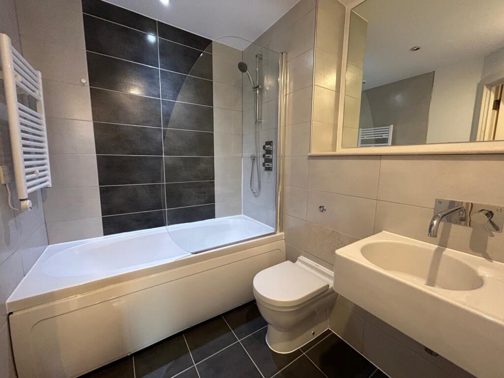 Additional image 5 of I Land