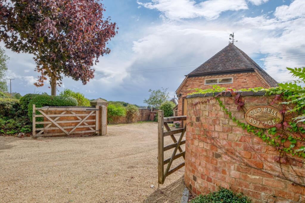 Additional image 29 of School Road, Hanbury, B60