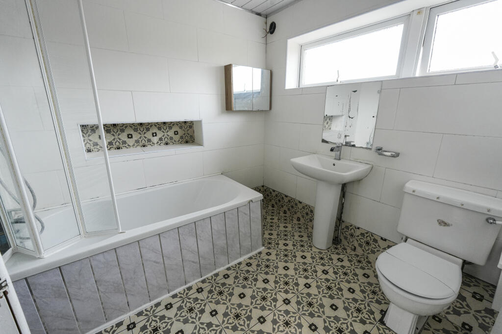 Additional image 4 of Shinwell Crescent, Oldbury, B69