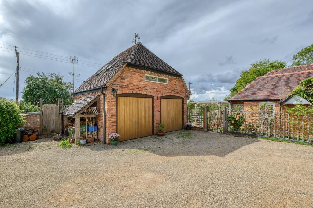 Additional image 28 of School Road, Hanbury, B60