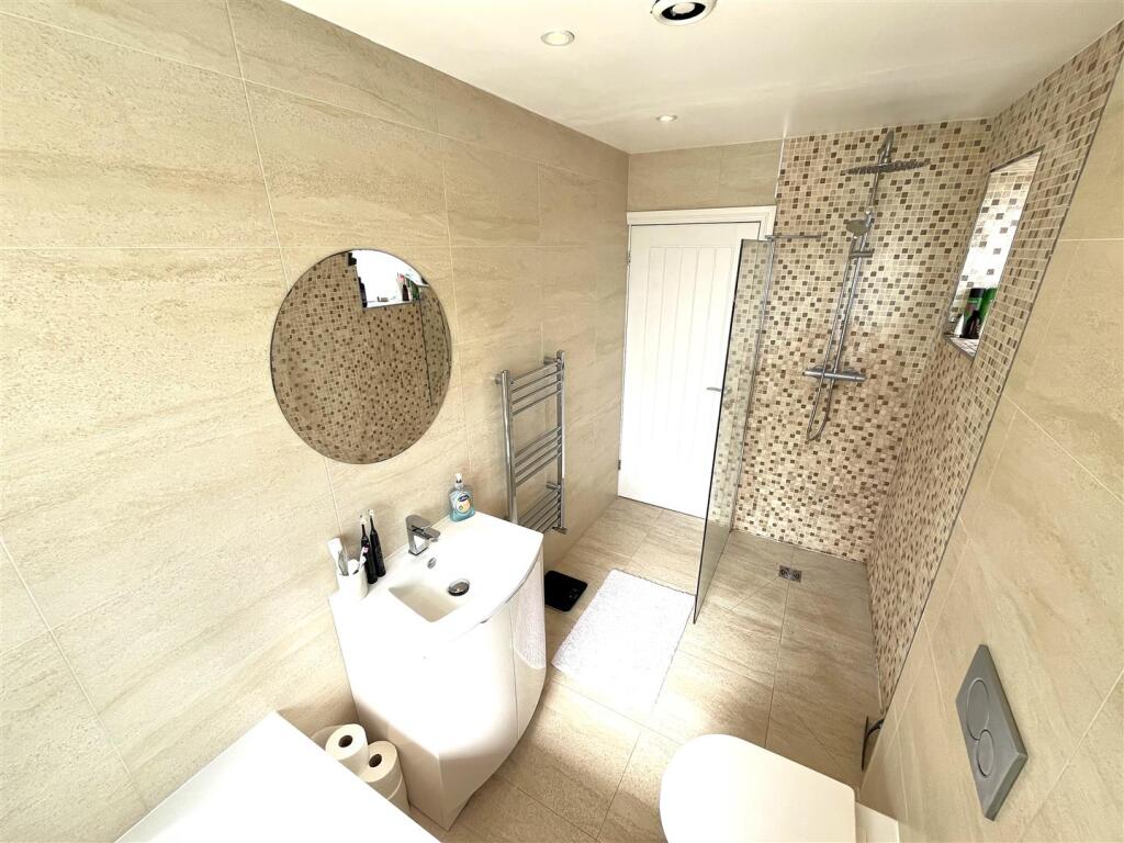 Additional image 13 of Woodleaves, Hollywood