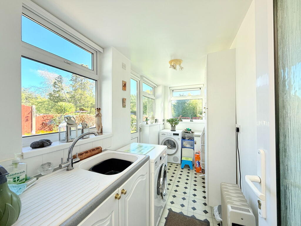 Additional image 9 of Haslucks Green Road, Shirley