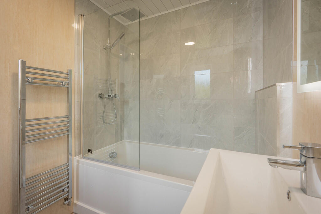 Additional image 26 of Hill Lane, Bassetts Pole