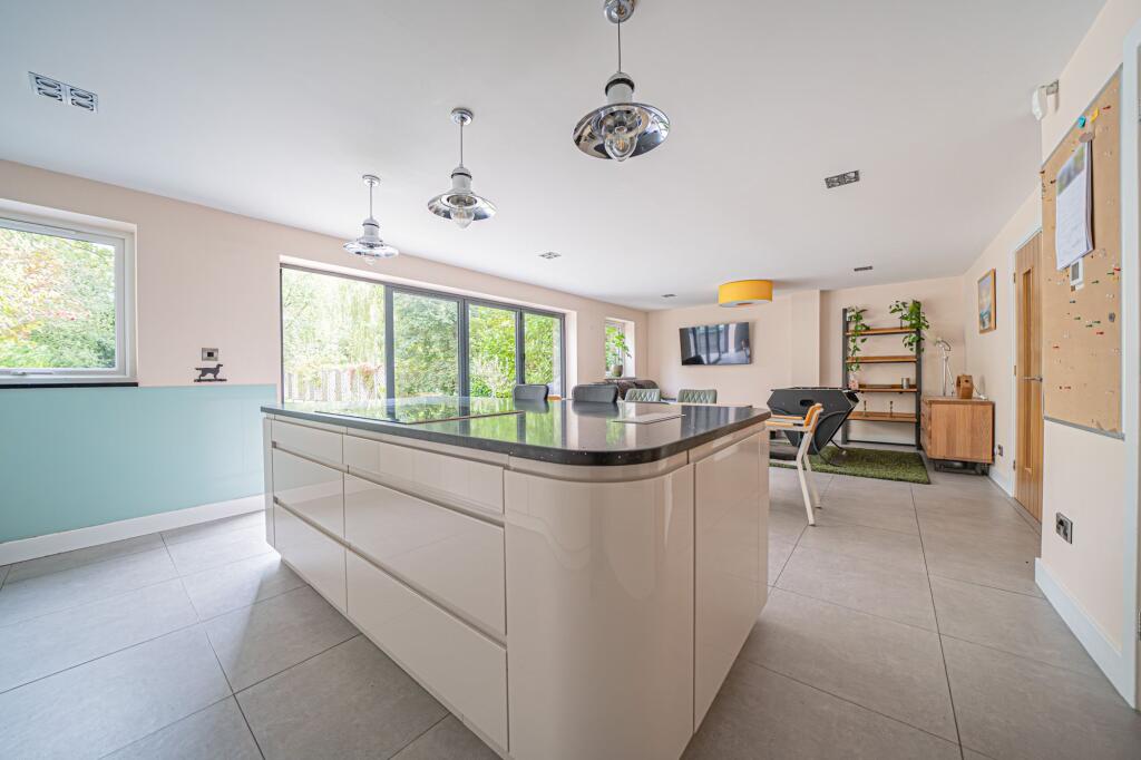 Additional image 33 of Fishers Drive, Dickens Heath, B90