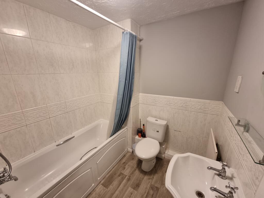 Additional image 8 of Flat 2,30 Old Dickens Heath Rd, Shirley, Solihull