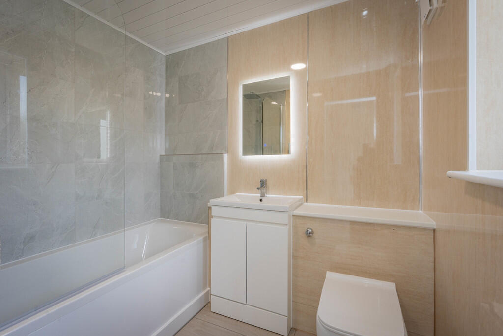 Additional image 25 of Hill Lane, Bassetts Pole