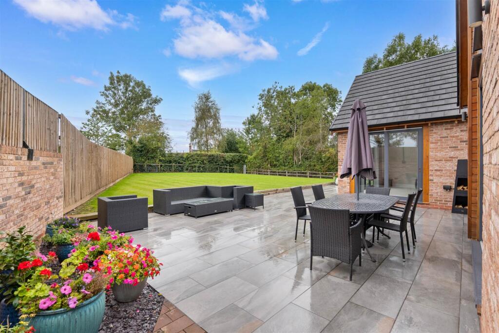 Additional image 20 of Haye Lane, Mappleborough Green