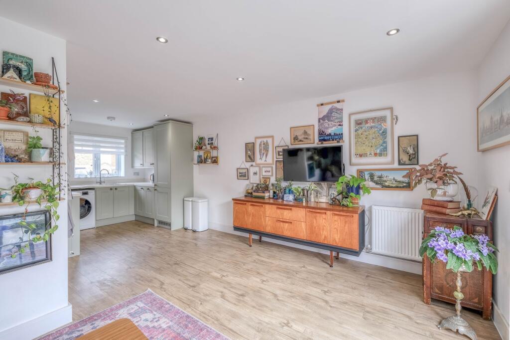 Additional image 2 of Harwood Close, Studley, B80
