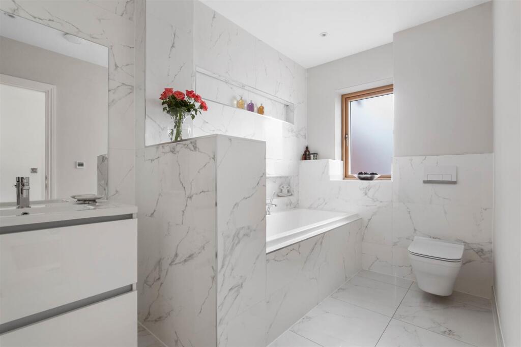 Additional image 16 of Haye Lane, Mappleborough Green