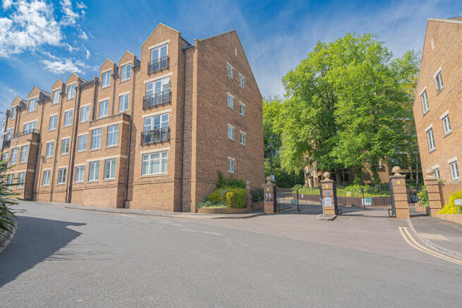 Caversham Place, Sutton Coldfield. B73 6HW