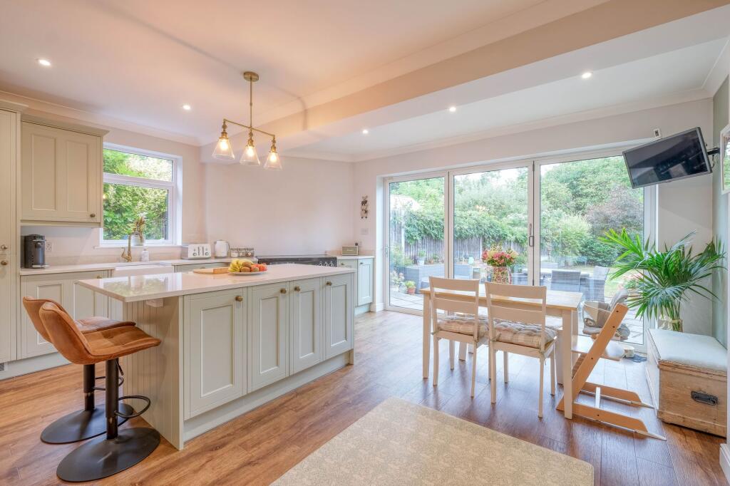 Additional image 6 of Weavers Hill, Hunt End, B97