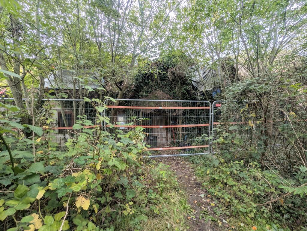 Property image for Gulliver's Cottage, 17 Horse Road, Hilperton Marsh, Trowbridge, Wiltshire BA14 7PE