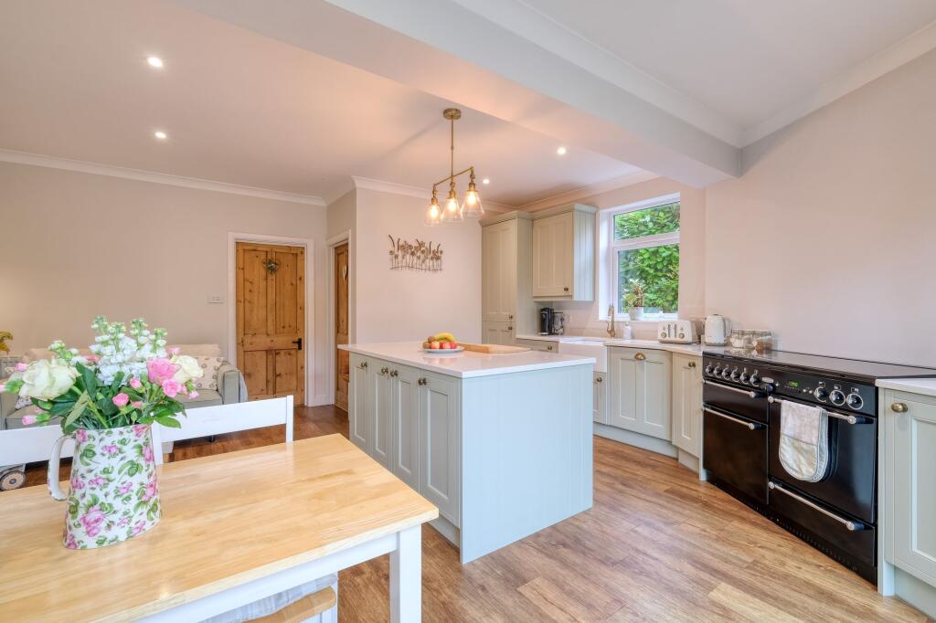 Additional image 10 of Weavers Hill, Hunt End, B97