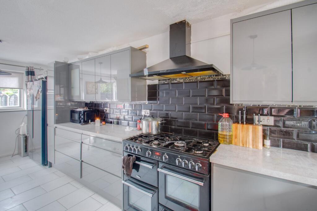 Additional image 3 of Lightoak Close, Redditch, Worcestershire, B97